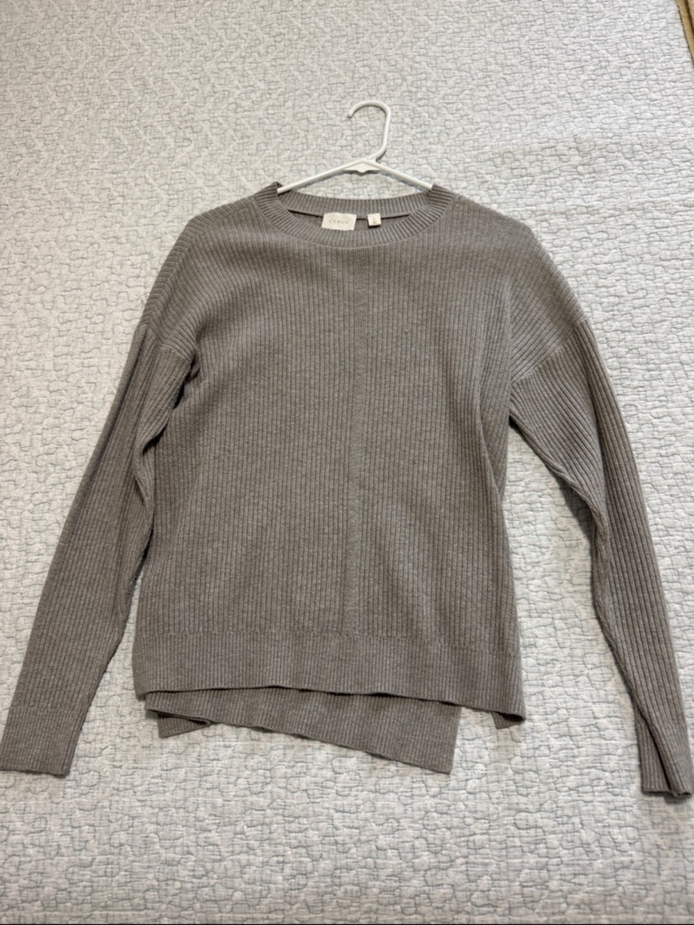 Cyrus Soft Ribbed Crewneck Sweater in Heather Gray